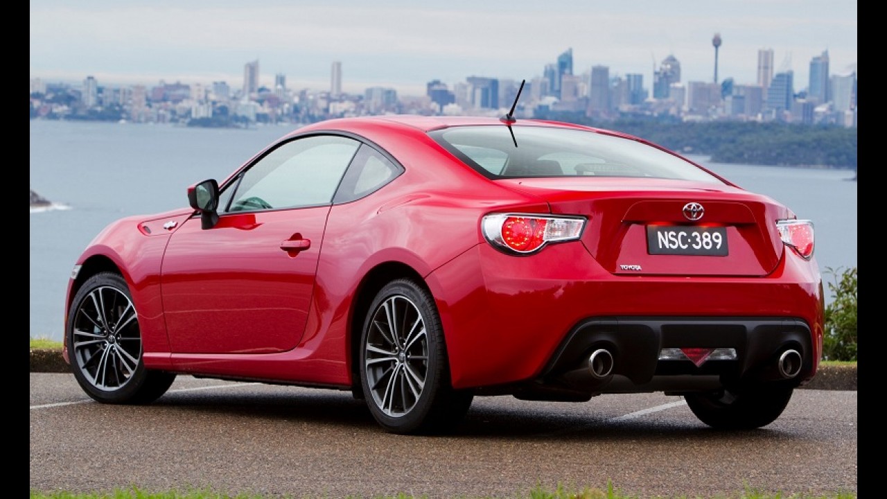 Com conversível incerto, Toyota planeja agora GT 86 sedã