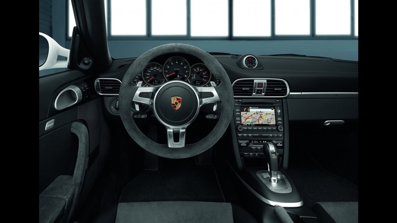 Novo Porsche 911 Carrera GTS chega ao Brasil por R$ 580 mil