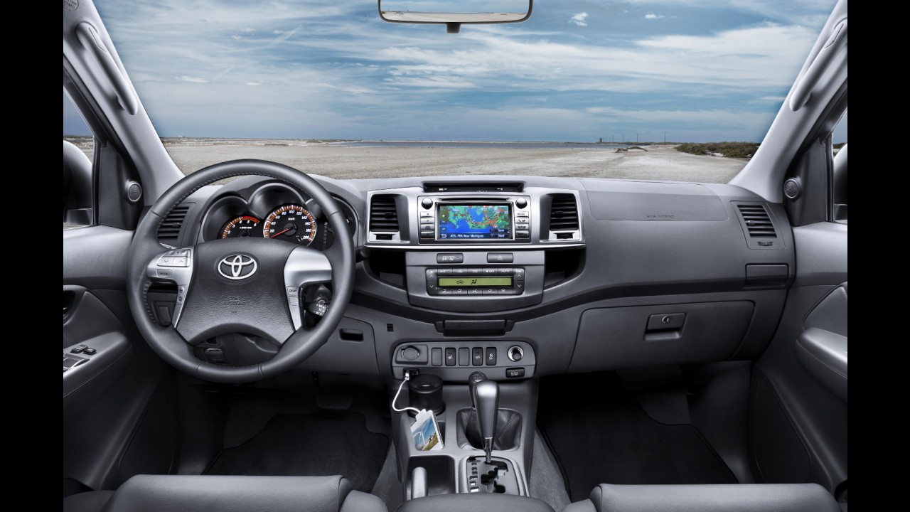 Salão de Frankfurt: Toyota revela oficialmente todos os detalhes da Hilux 2012 - Veja fotos