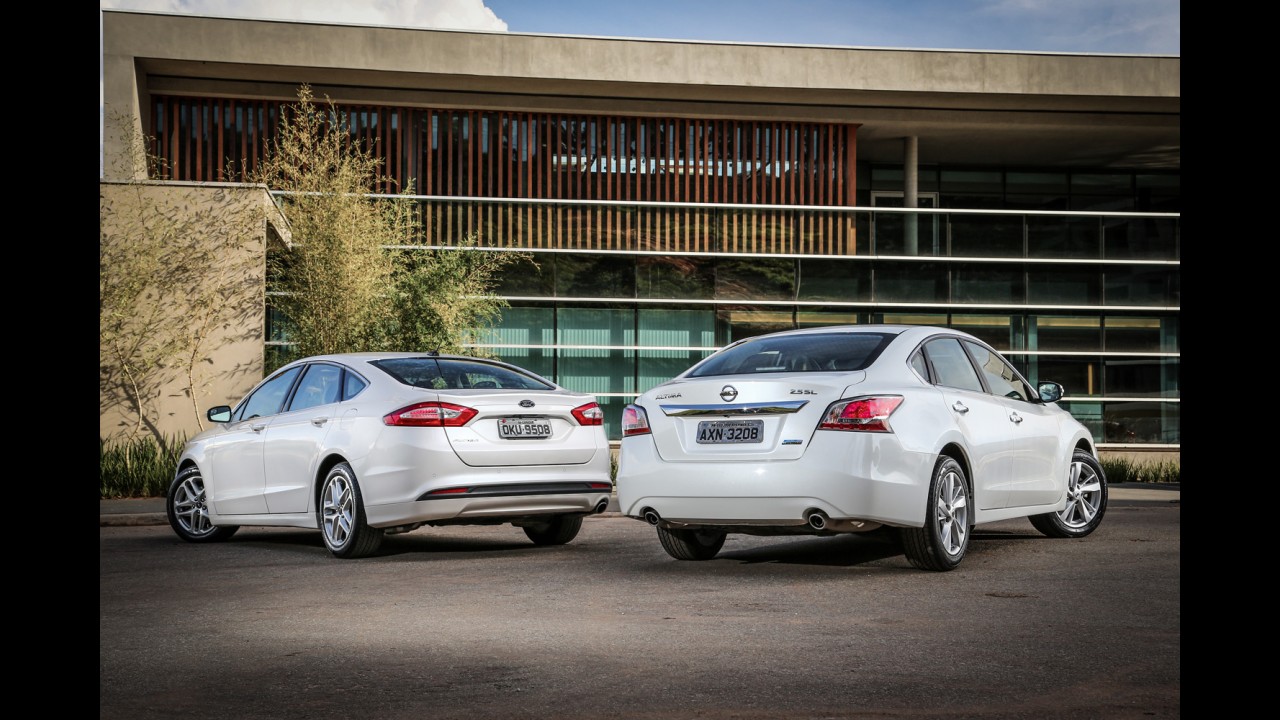 Teste CARPLACE: Altima encara Fusion pela vaga na diretoria