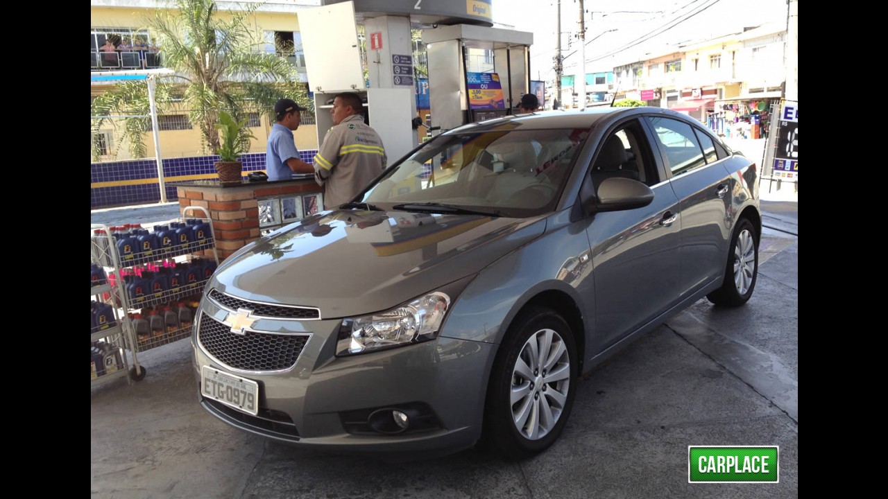 SEDÃS MÉDIOS, resultados de outubro: Civic vence Corolla em disputa apertada e Focus Sedan chega ao top 5