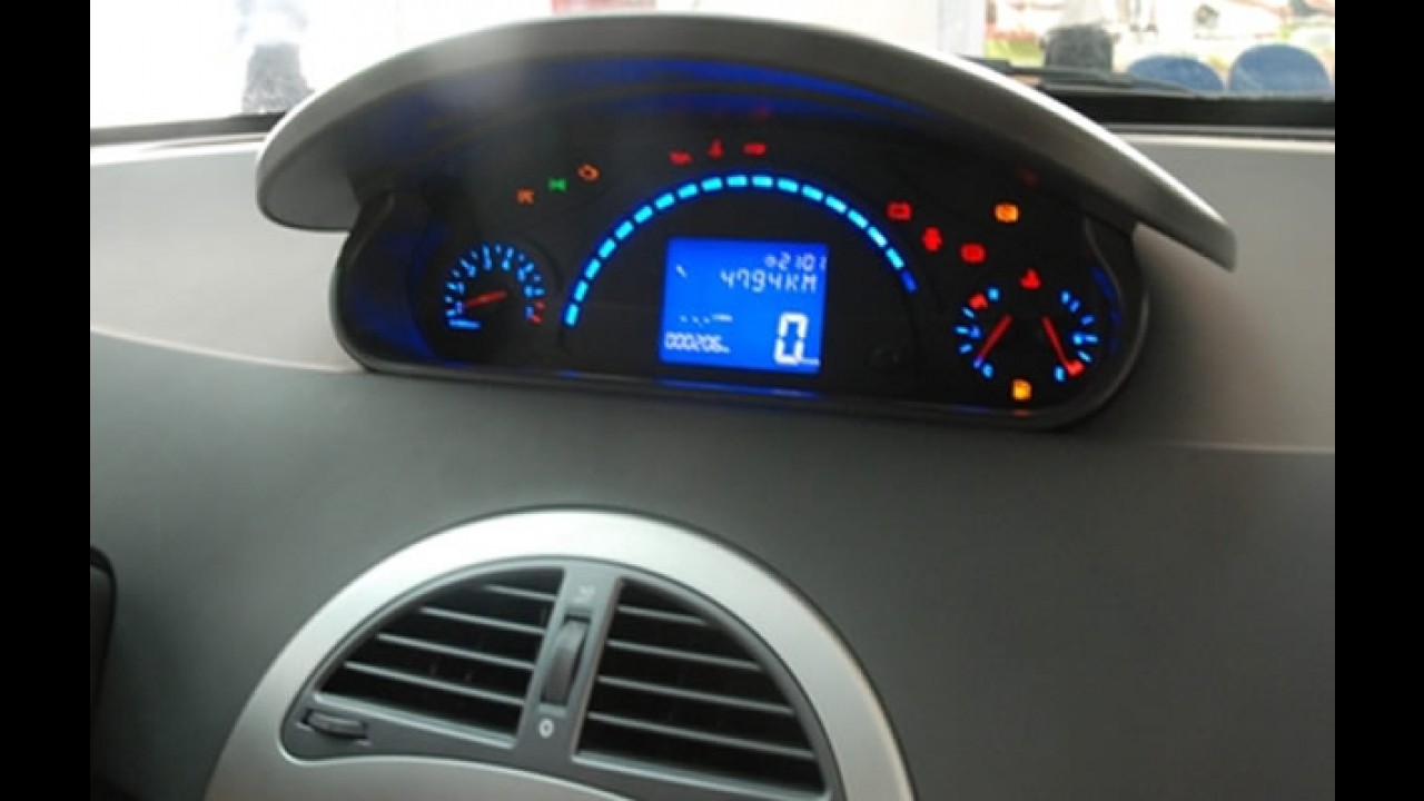 Segredo! Leitor flagra o compacto Riich M1 da Chery no Brasil