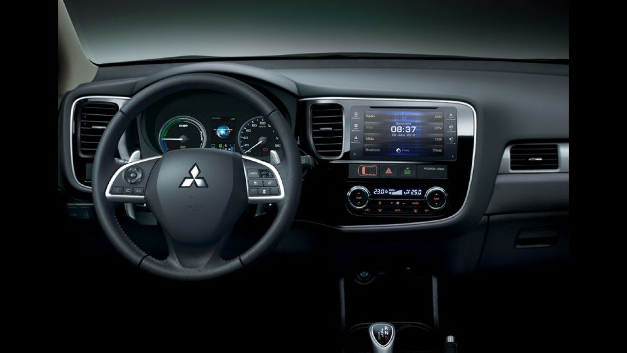 Mitsubishi anuncia o lançamento do híbrido Outlander PHEV no Brasil