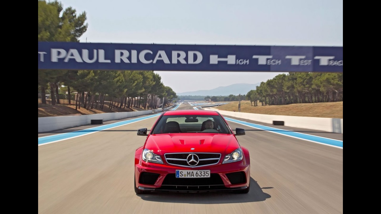 Oficial: Mercedes-Benz C63 AMG Coupé Black Series 2012 chega com motor V8 de 517cv