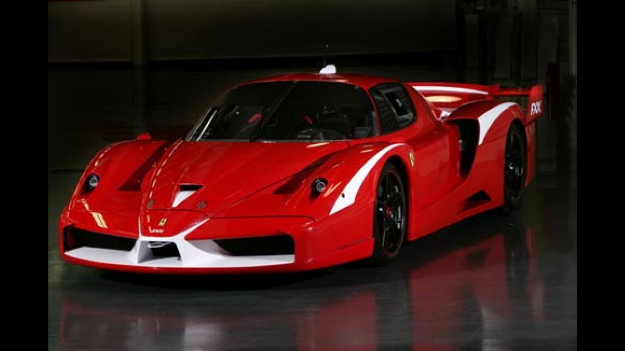 Ferrari FXX Evoluzione - V12 de 873 cavalos