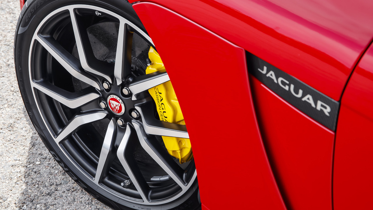 Top 44+ imagen jaguar f type red brake calipers In.thptnganamst.edu.vn
