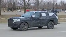 Jeep Grand Cherokee 7 posti spy photo