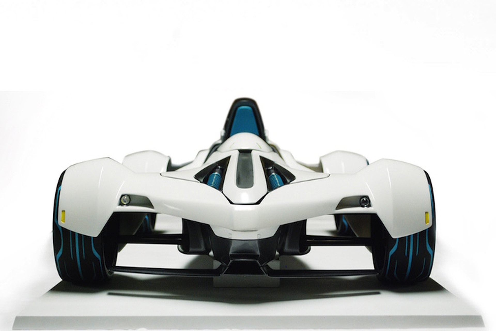 SOL.E Concept Car Proves a Sustainable Future Doesn’t Have to be Boring