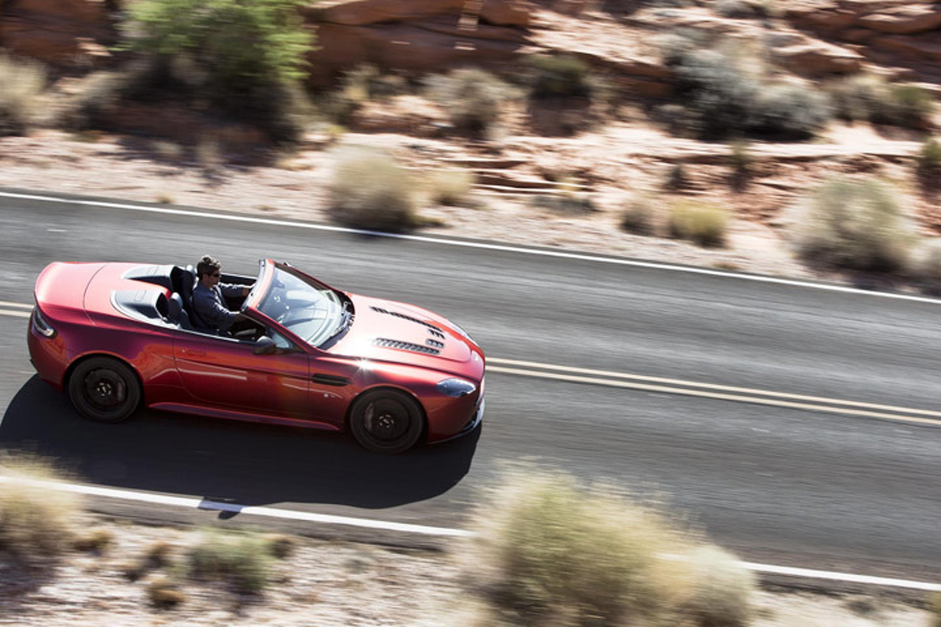 Dropped Top: Aston Martin Vantage S Roadster Unveiled