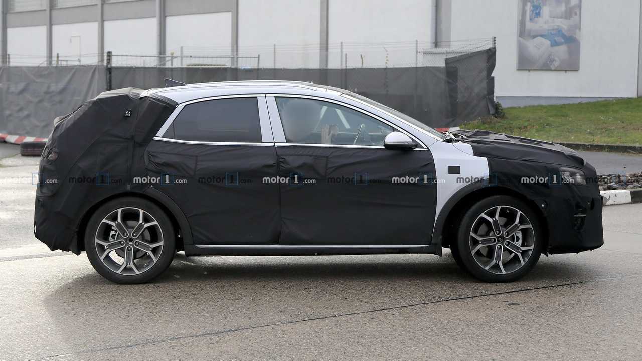 Fotos espía SUV compacto de KIA para 2020