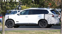 Nissan Pathfinder facelift spy photo