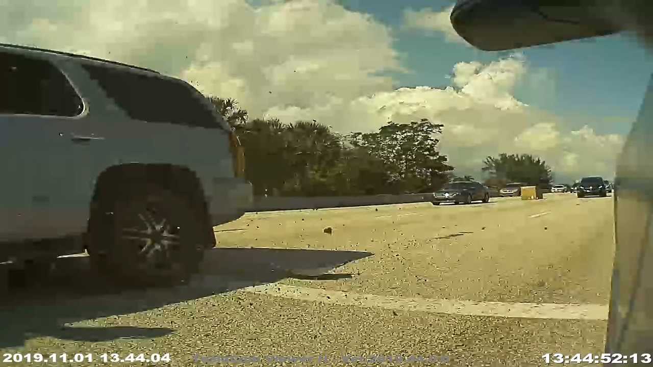TeslaCam Proves People Can Stop In The Middle Of The Highway Anywhere