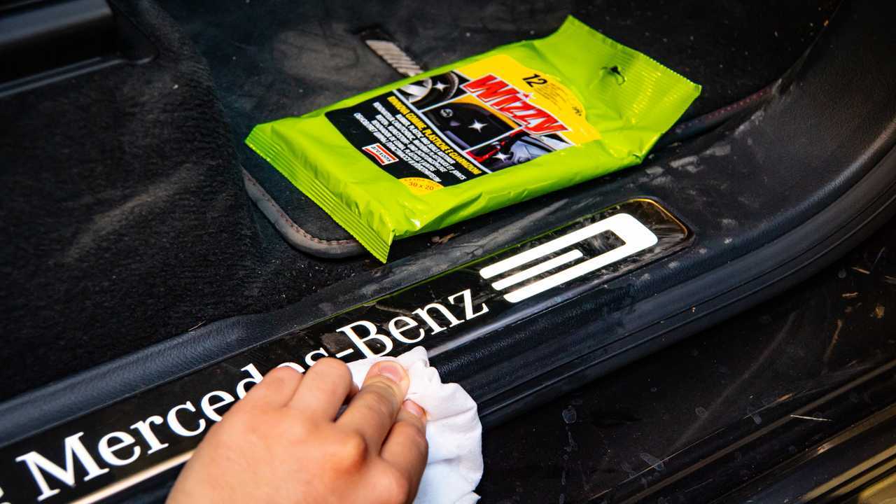 Pulizia auto, il cruscotto le plastiche e le guarnizioni
