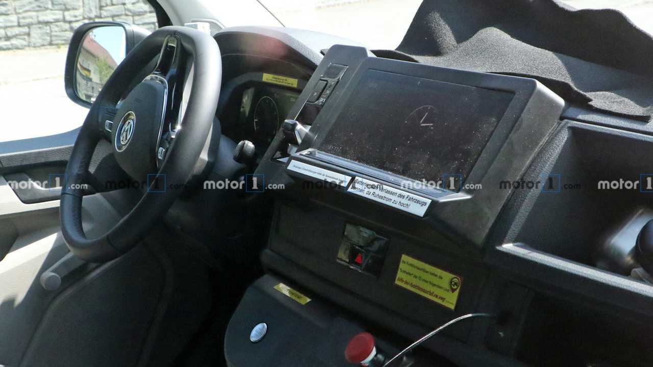 Volkswagen T7 - Transporter Spy Photo