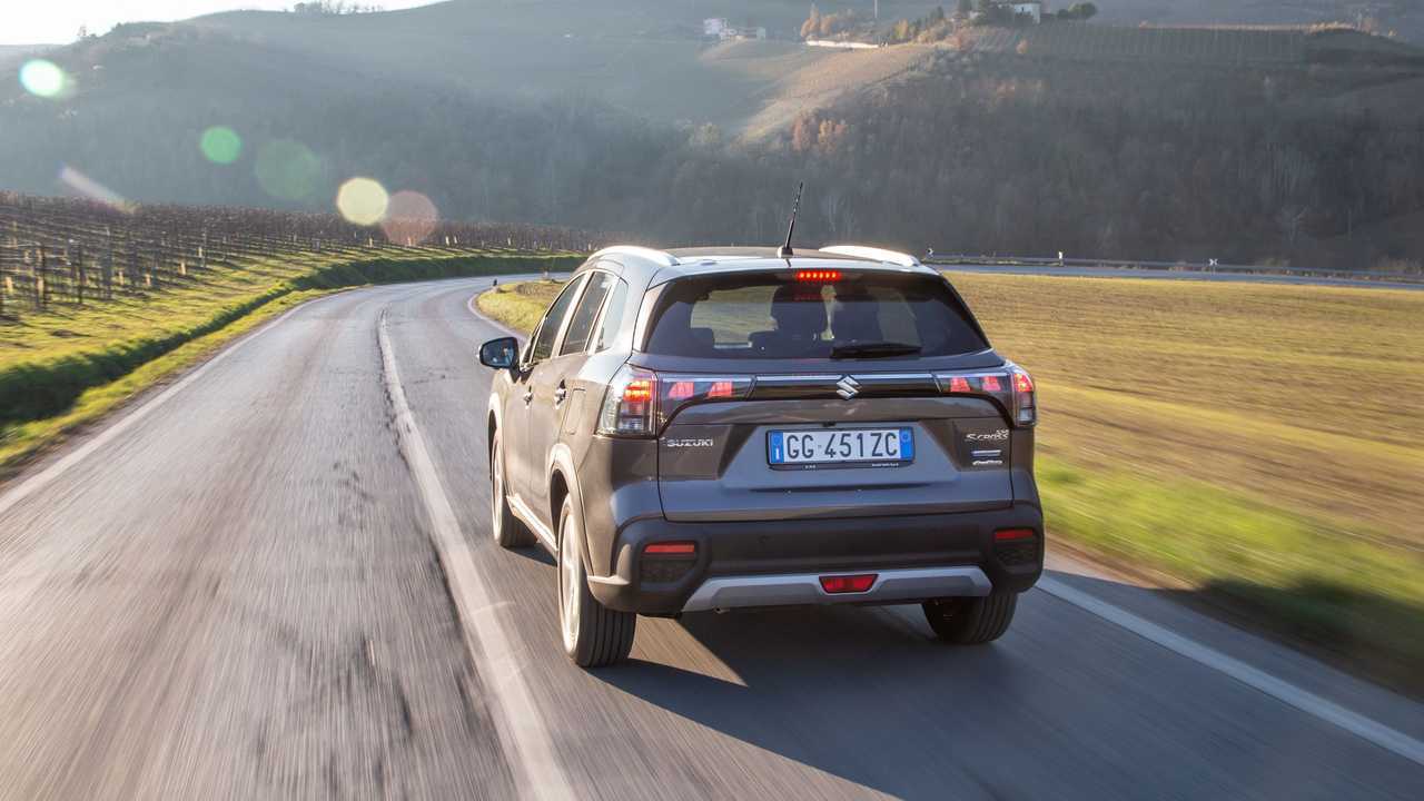 Foto - Suzuki S-Cross (2021), la prova su strada