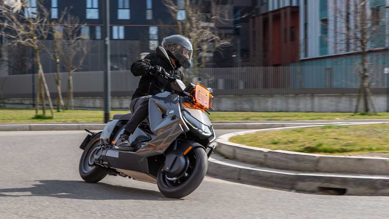 BMW CE 04
