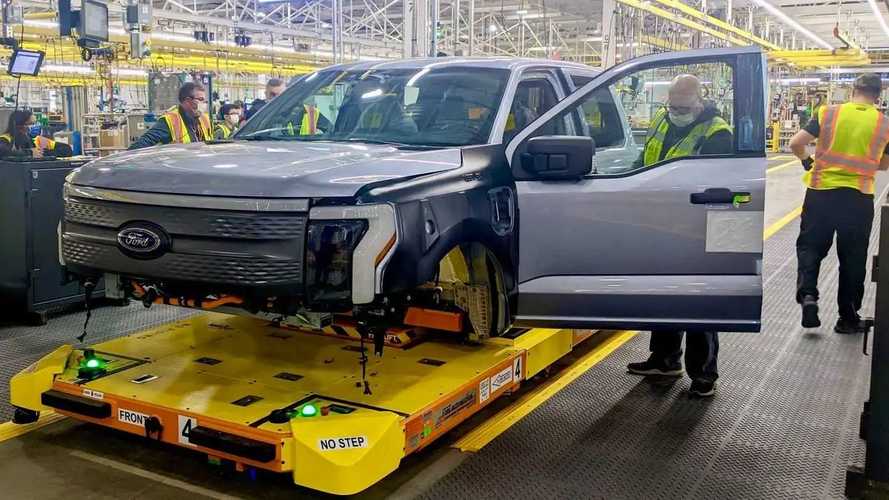 Ford почти вдвое увеличит годовой выпуск пикапа F-150 Lightning
