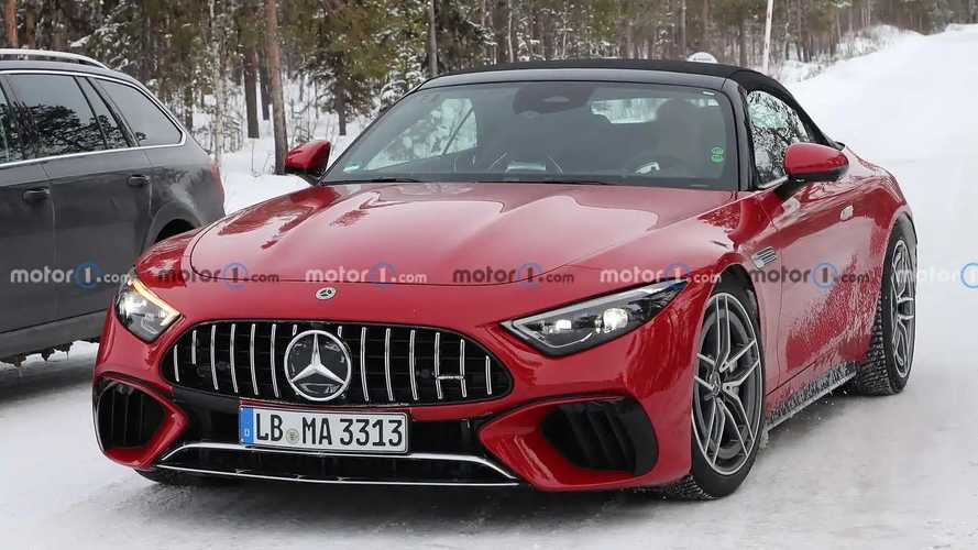 Гибридный Mercedes-AMG SL попал в наш объектив без камуфляжа