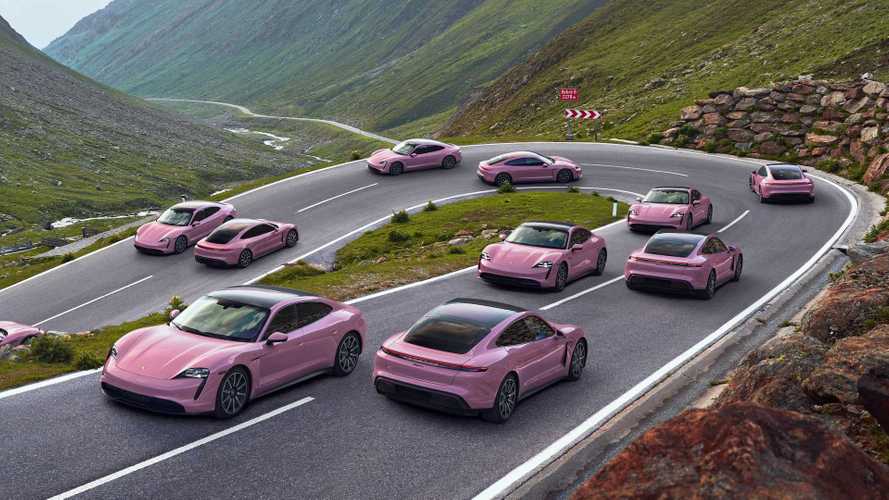 Porsche Taycan Pink Penuhi Jalan, Foto Seni yang Menakjubkan