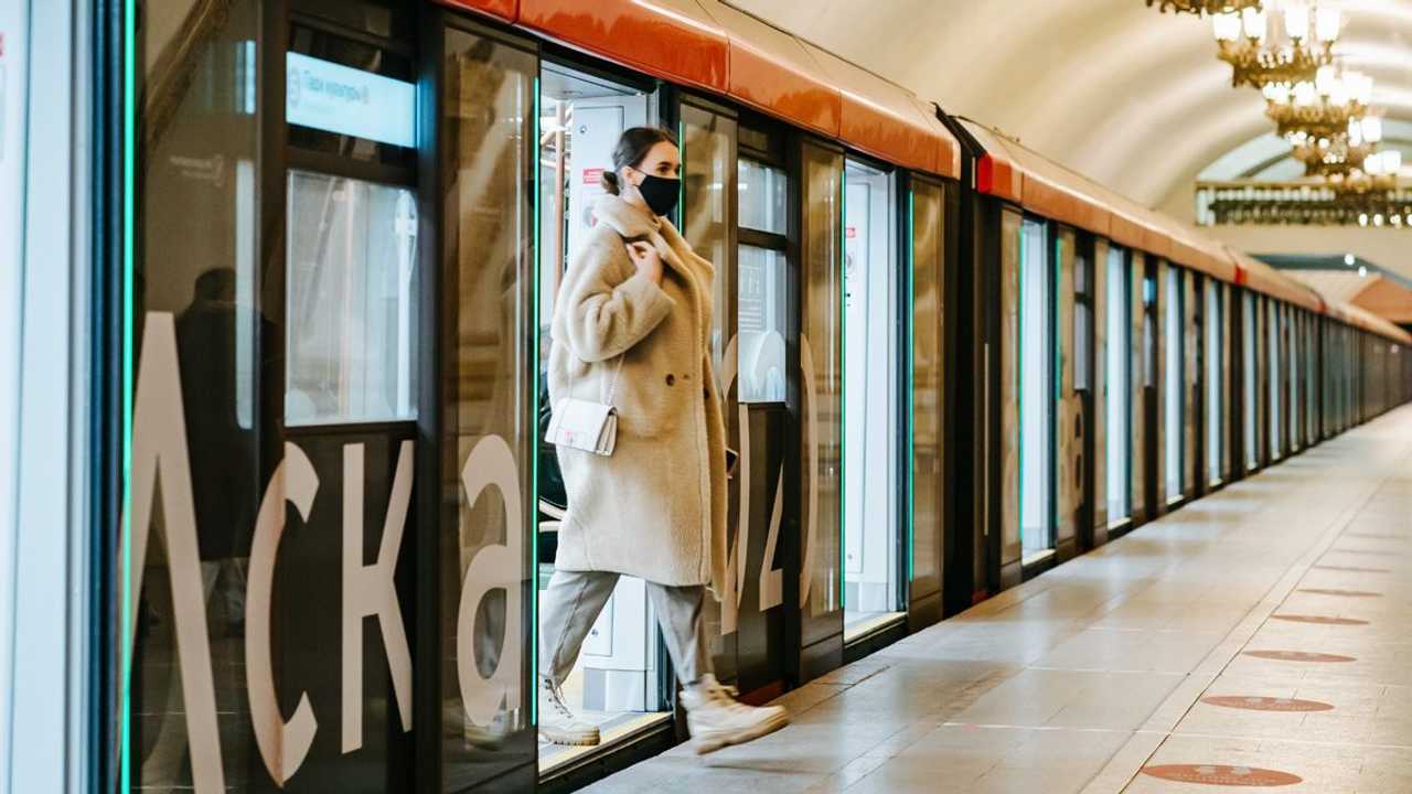 Поезд метро «Москва-2020»