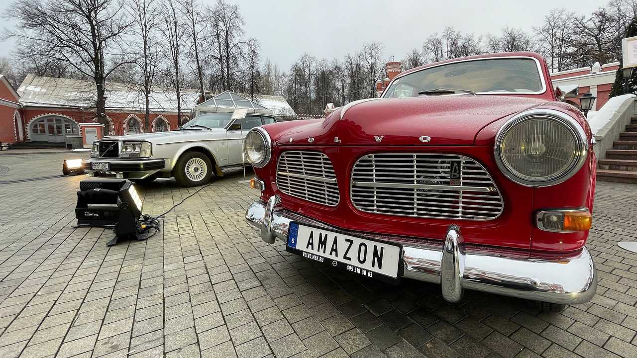 Volvo Amazon и Volvo Volvo 262C Bertone