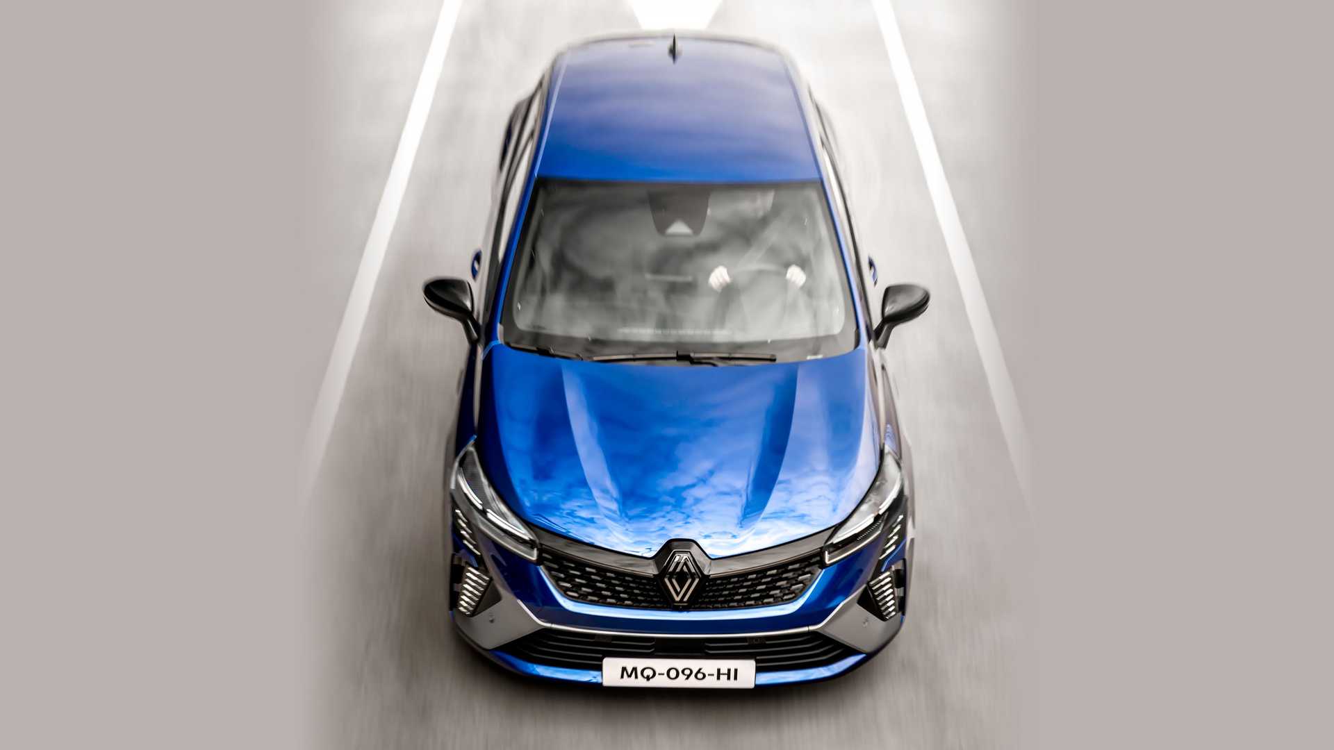 https://cdn.motor1.com/images/mgl/ojB1rl/s1/renault-clio-facelift-2023.jpg