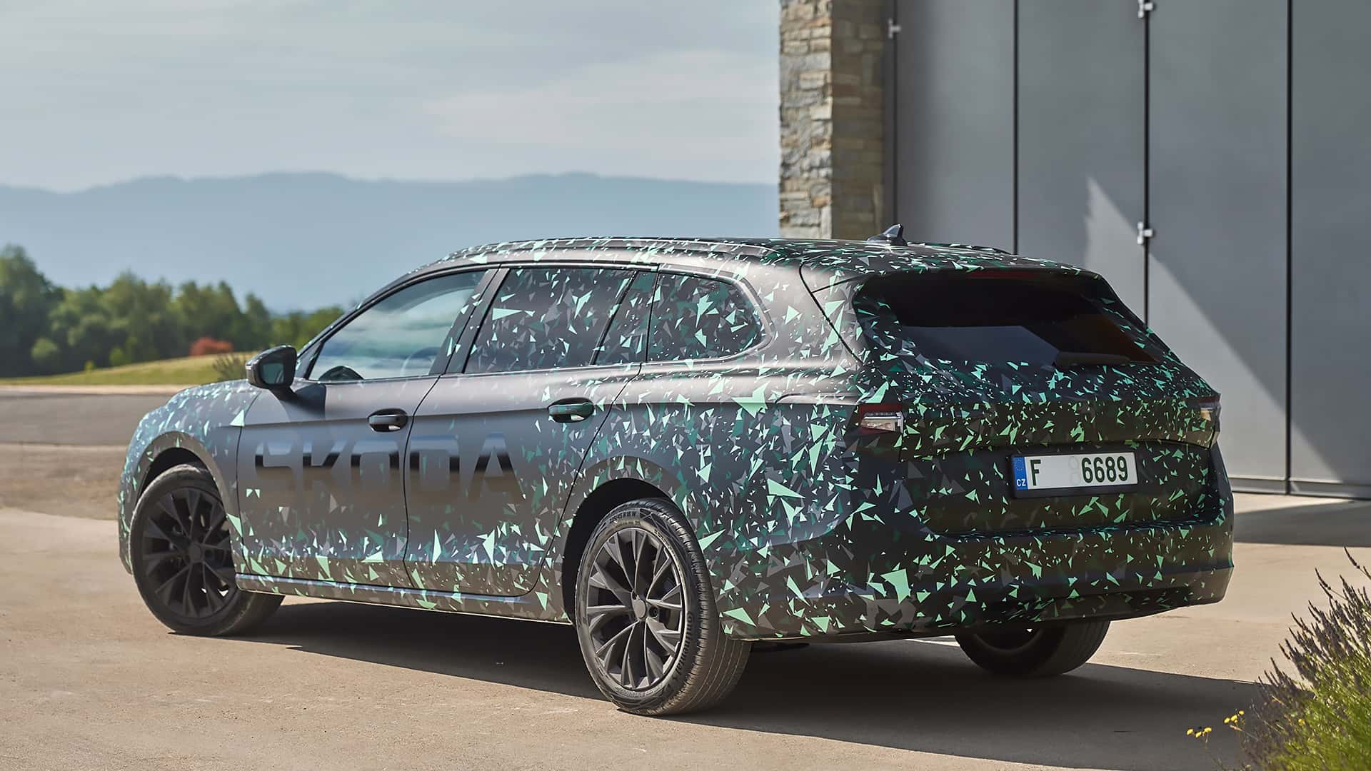 skoda-superb-combi-2024-im-vorserientest.jpg