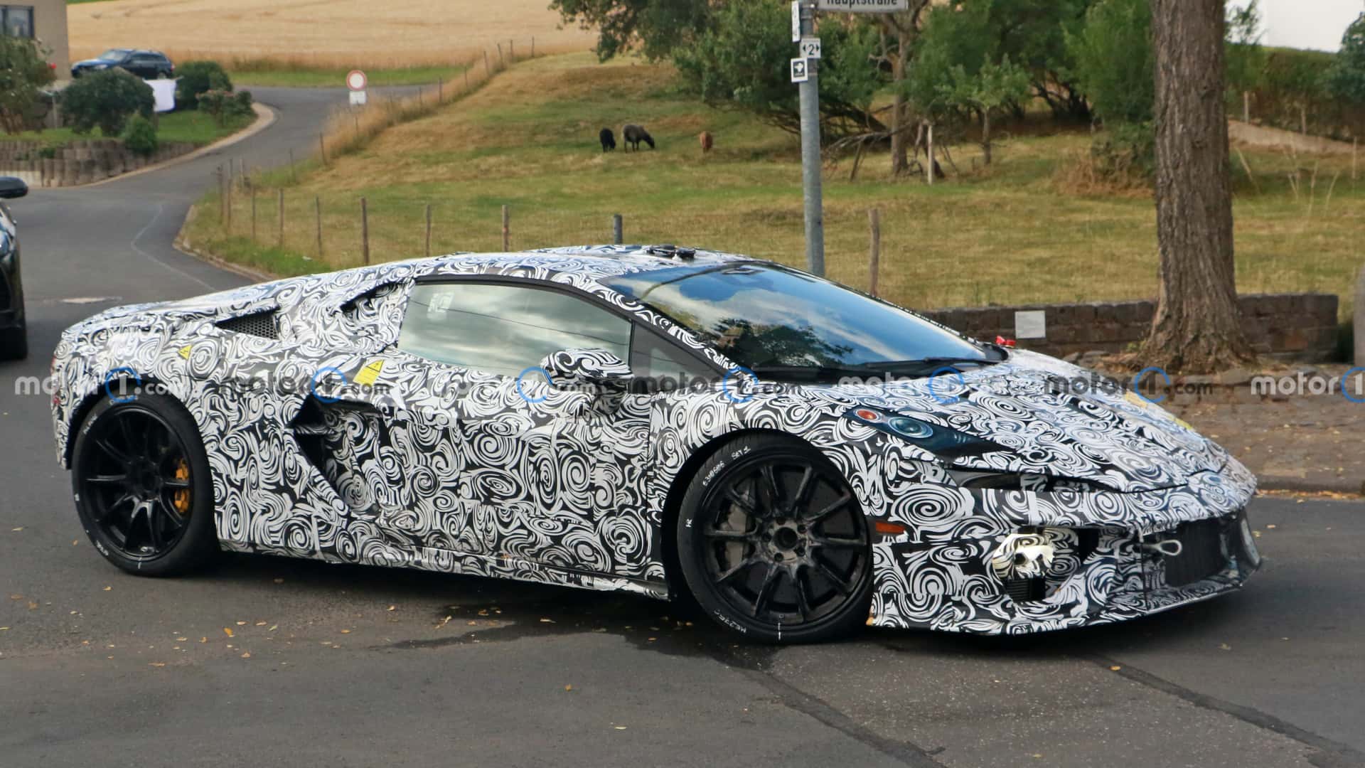 2025-lamborghini-huracan-replacement-spy-photo.jpg