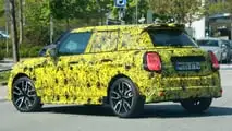 Mini Cooper 5-Türer (2024) als Erlkönig erwischt