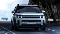 Hyundai Santa Fe 2024 con fari quadrati