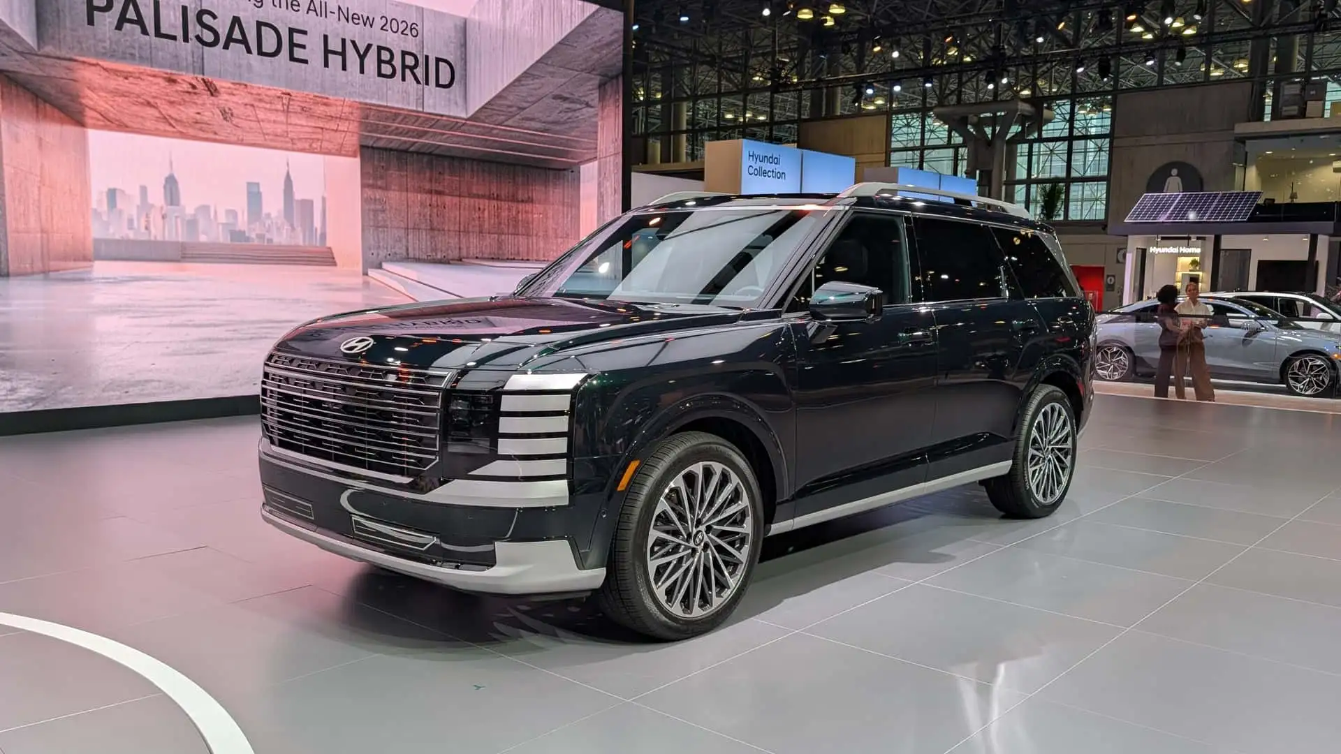 https://cdn.motor1.com/images/mgl/ojGW70/s1/2026-hyundai-palisade-hybrid.webp