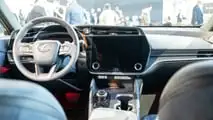 Lexus RZ 550e 2025 vista dal vivo