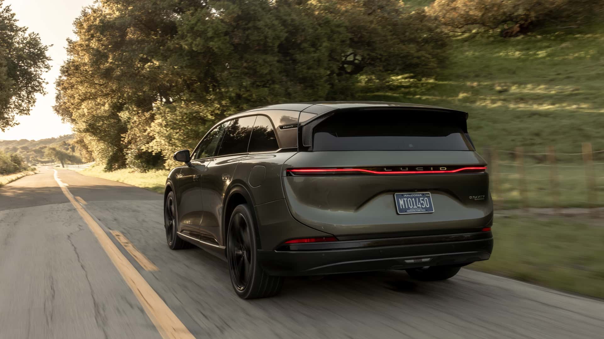 2025-lucid-gravity-grand-touring.jpg