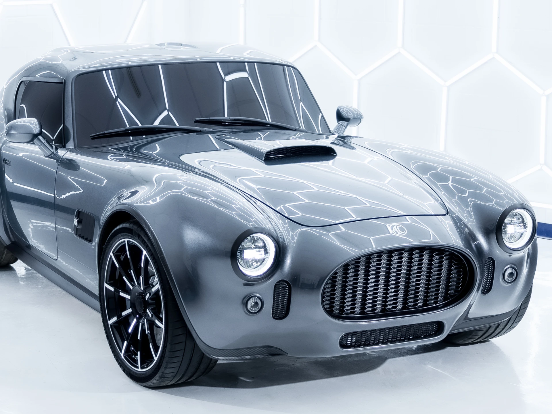AC Cobra GT Coupé: versão fechada tem V8 de 720 cv