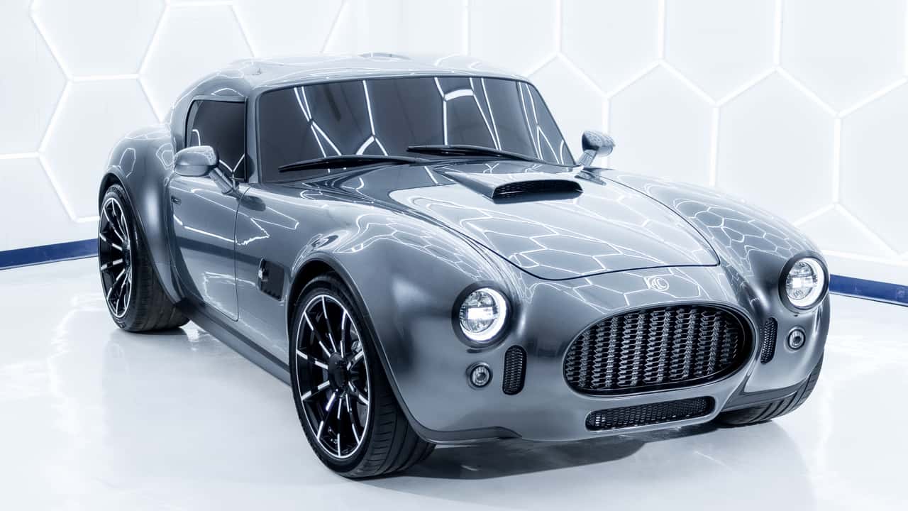 AC Cobra ganha versão fechada com V8 de 720 cv e visual de Le Mans