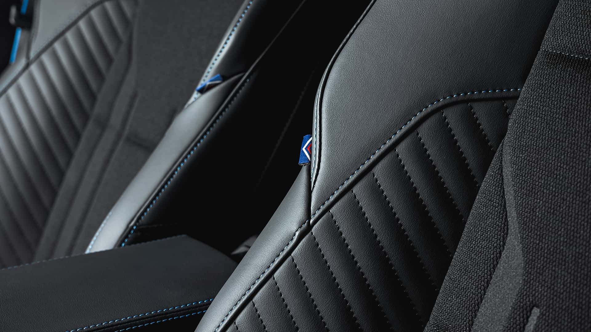 https://cdn.motor1.com/images/mgl/ojJKqp/s1/renault-megane-e-tech-2026.jpg