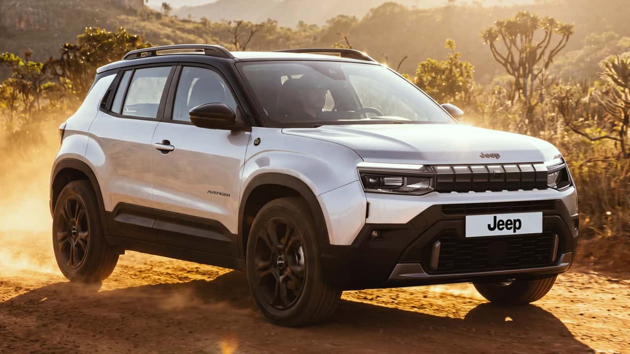 Jeep Avenger ganha série especial de 85 Anos com faróis Matrix e ChatGPT