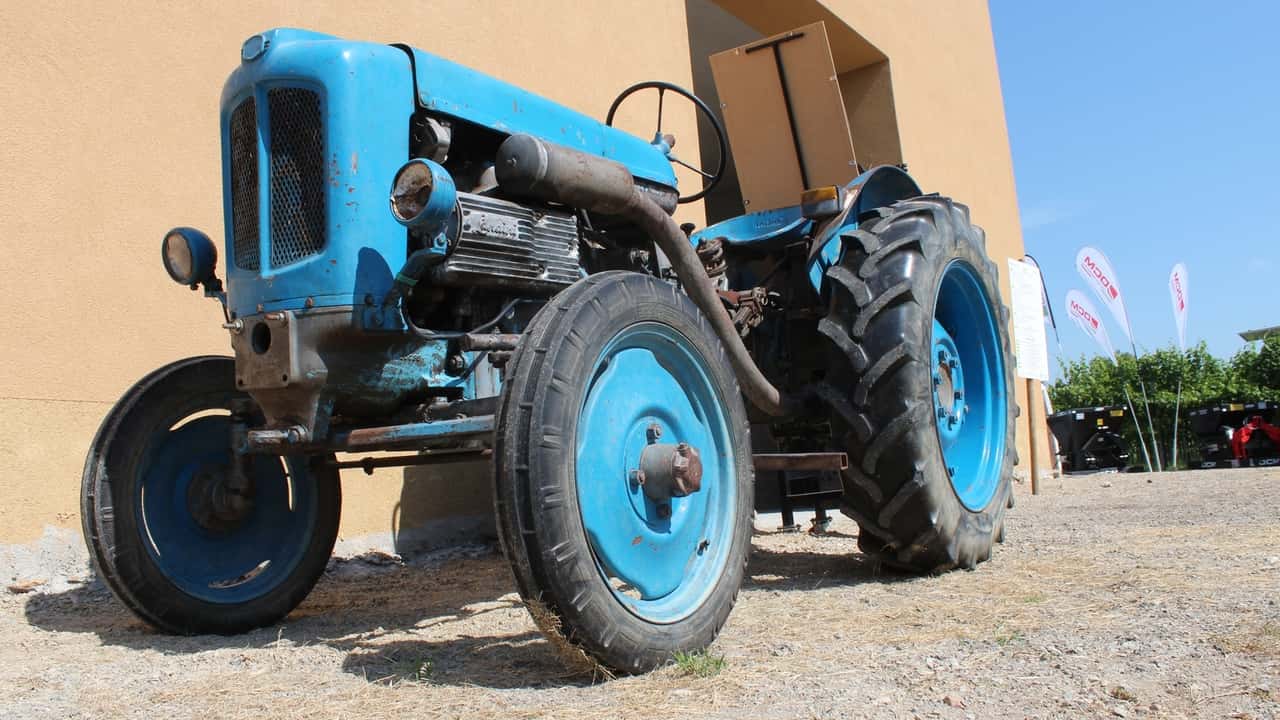 AgriMemorie 2026: 100 trattori storici a Stroppiana