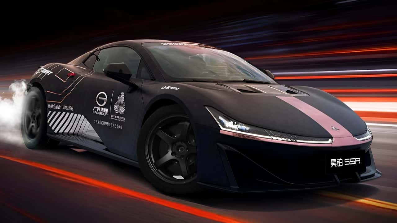 Supercarro elétrico chinês faz drift a 213,5 km/h e entra para o Guinness