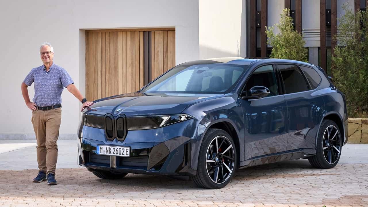 BMW iX3 50 xDrive mit Autor Stefan Leichsenring