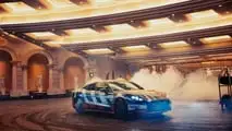 La Mercedes-AMG GT Coupé 4 porte con Brad Pitt e George Russell
