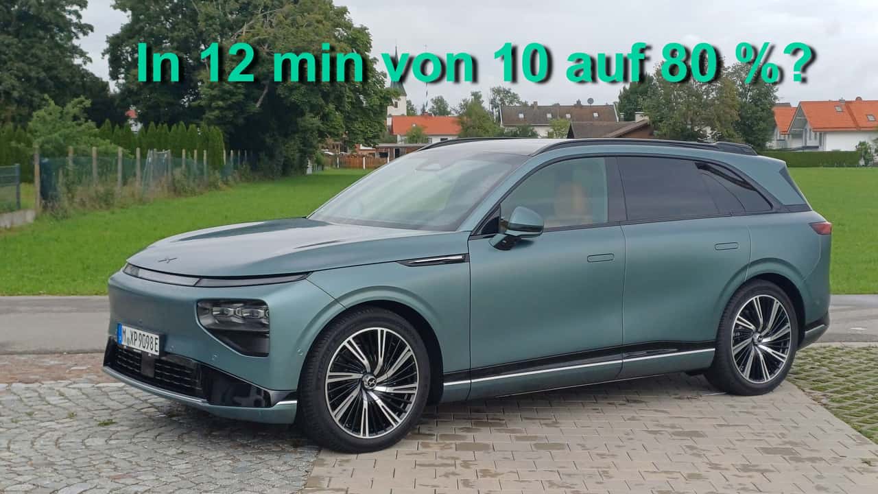 Xpeng G9 mit Schrift zur Ladegeschwindigkeit