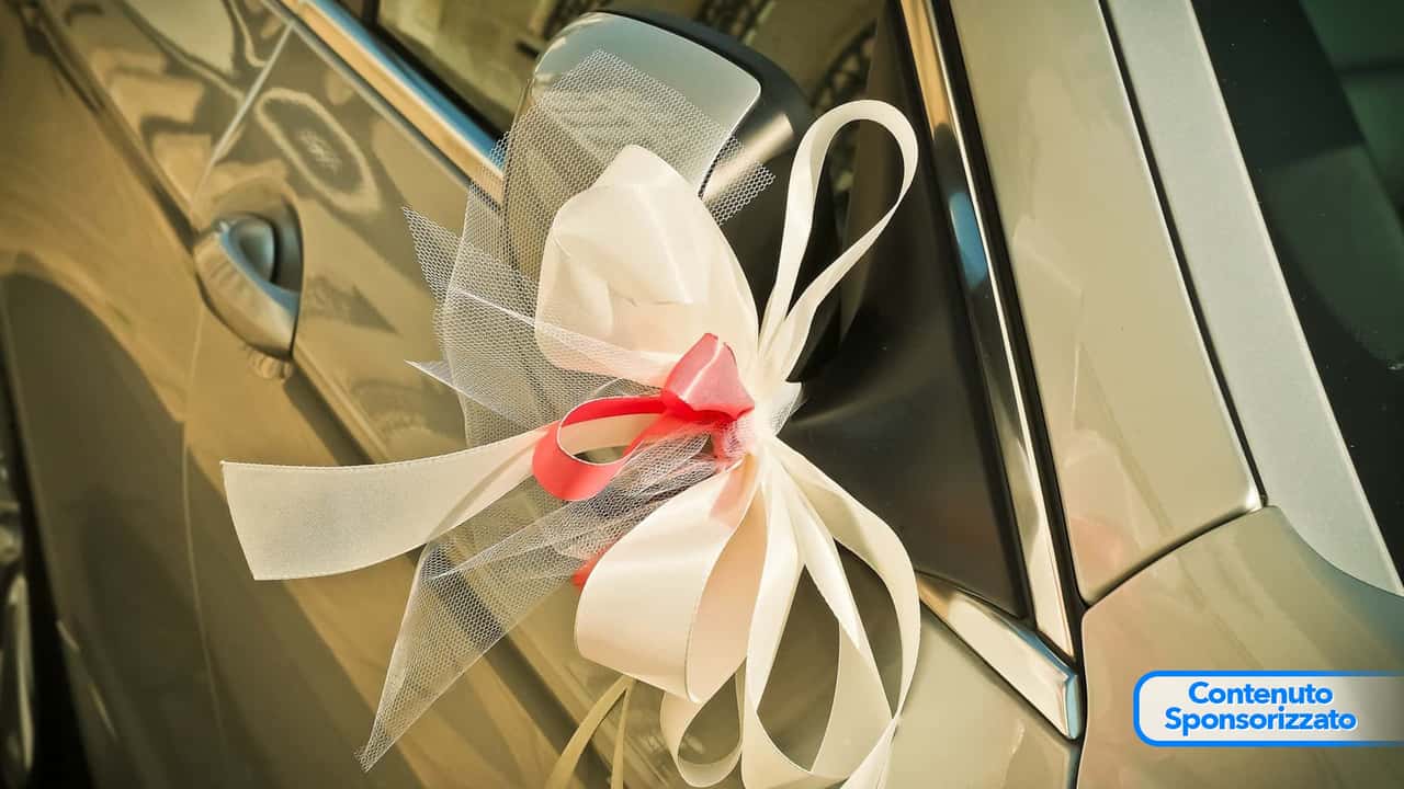 Natale in vista? Ecco le idee regalo per chi ama le auto