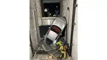 Une Ferrari Roma tombe d'un ascenseur chez un concessionnaire