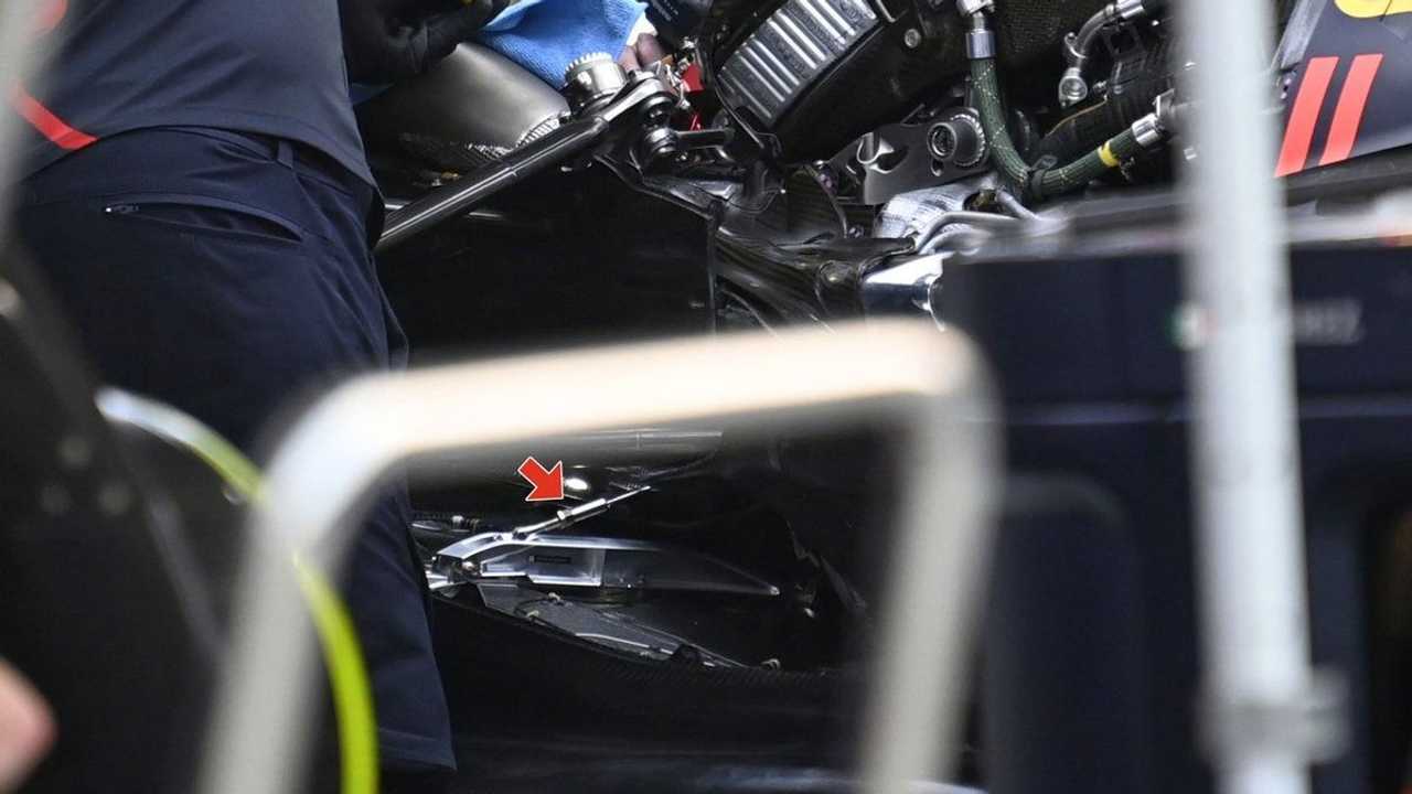 Tirante interno del suelo del Reb Bull RB18.