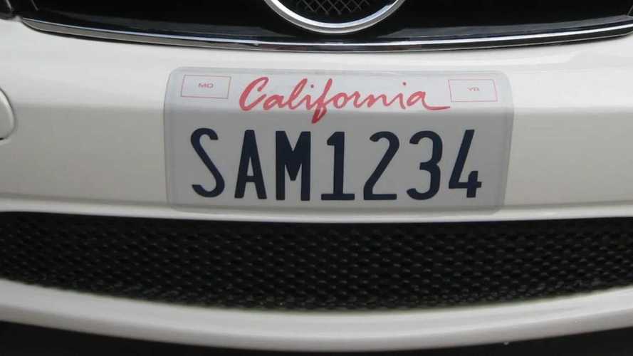 La Californie dit oui aux plaques d'immatriculation autocollantes