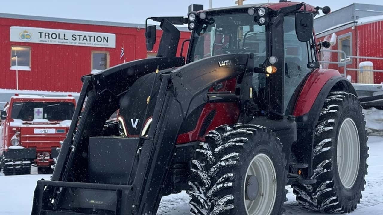 Valtra: un trattore assiste gli scienziati in Antartide