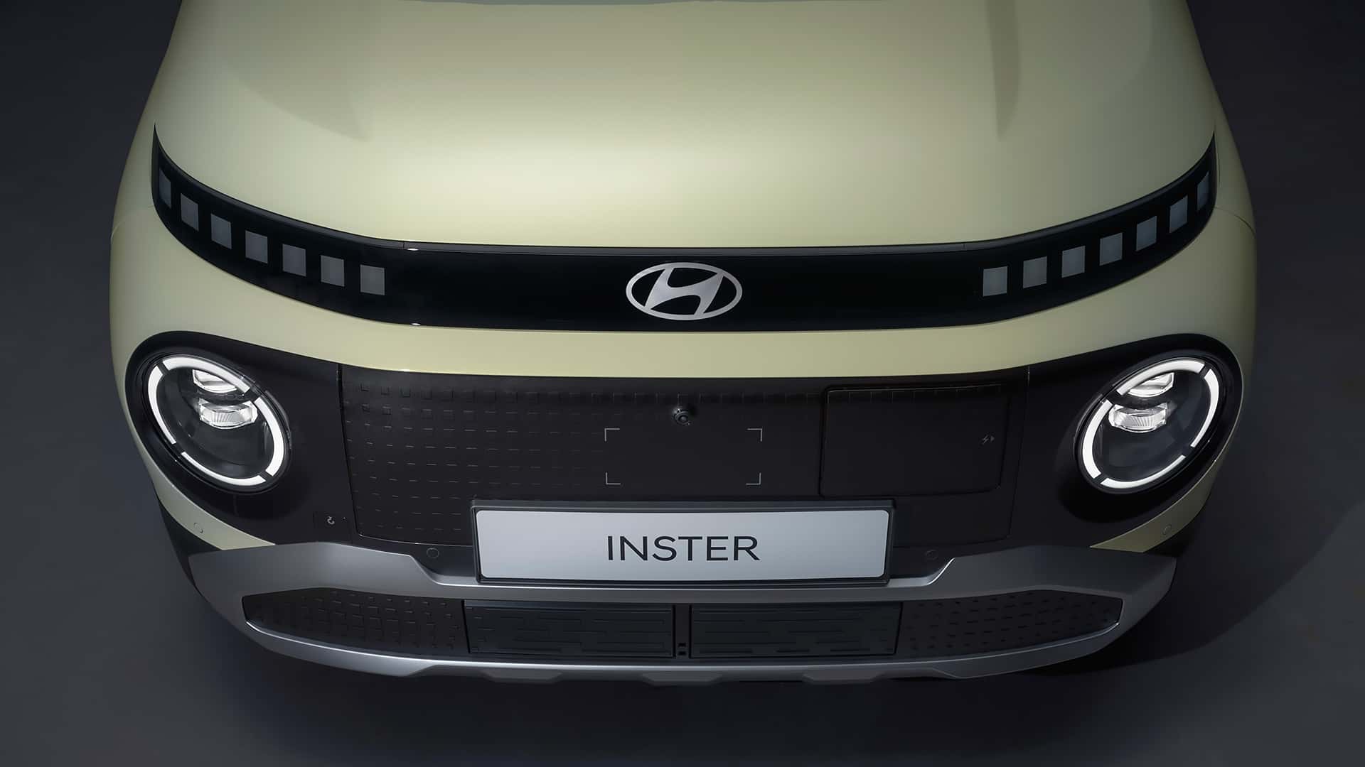 https://cdn.motor1.com/images/mgl/ojmvXq/s1/hyundai-inster-2024.jpg