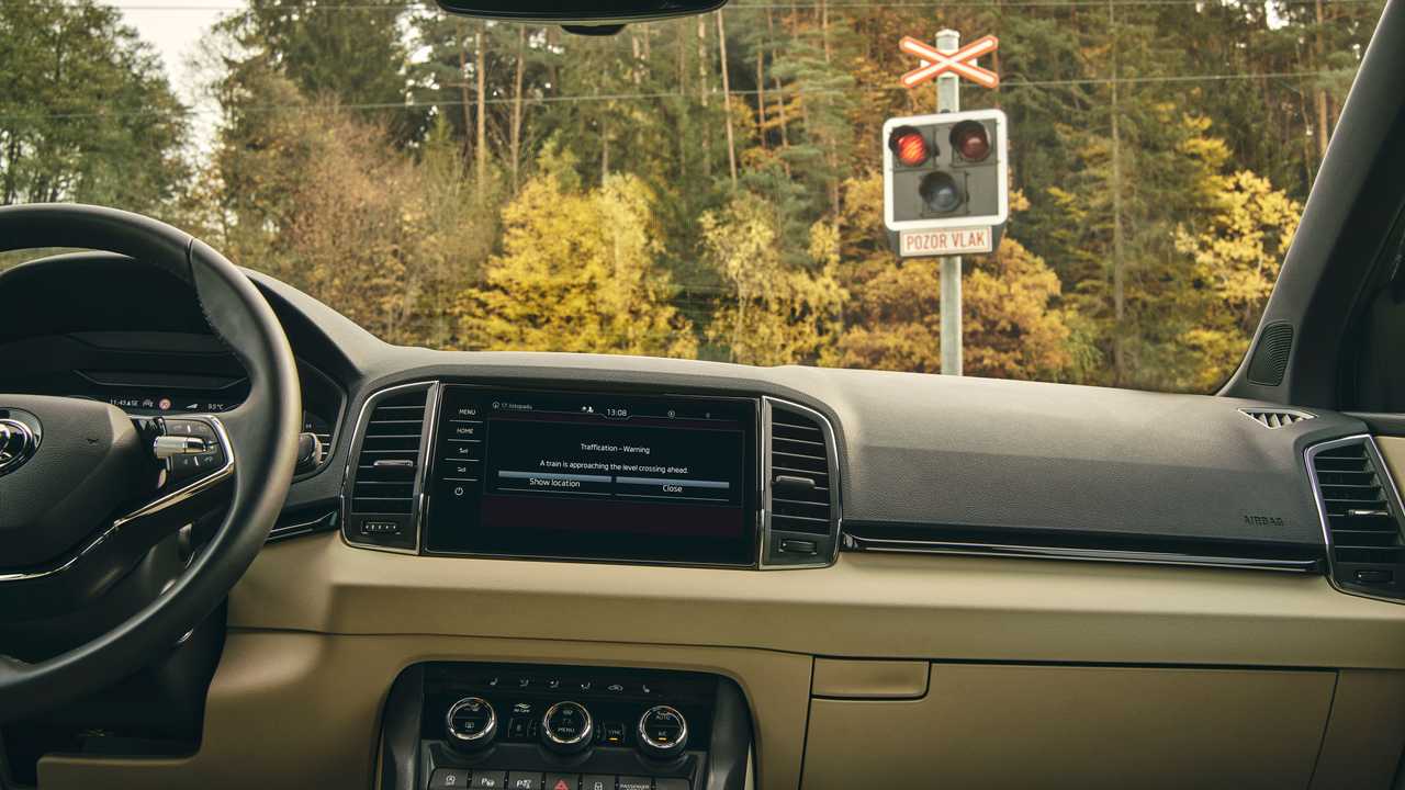L'avviso di passaggio a livello sull'infotainment Skoda