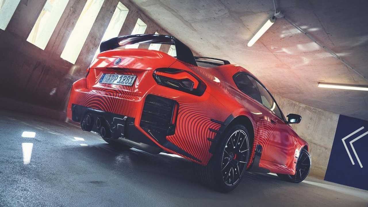 BMW M2 del 2023 con componenti M Performance